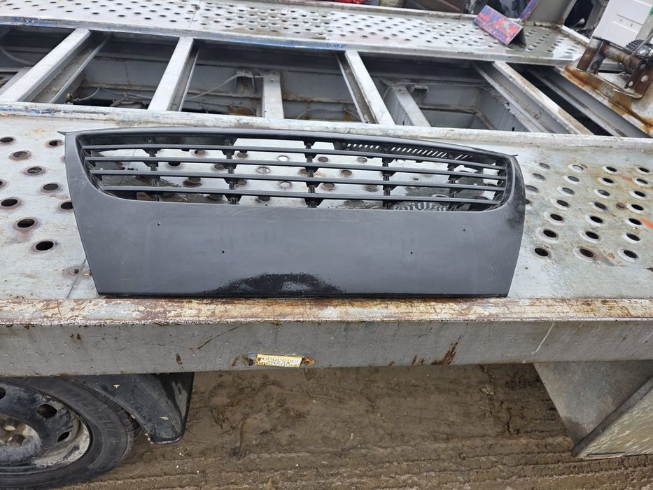 Grila fata vw Passat b6