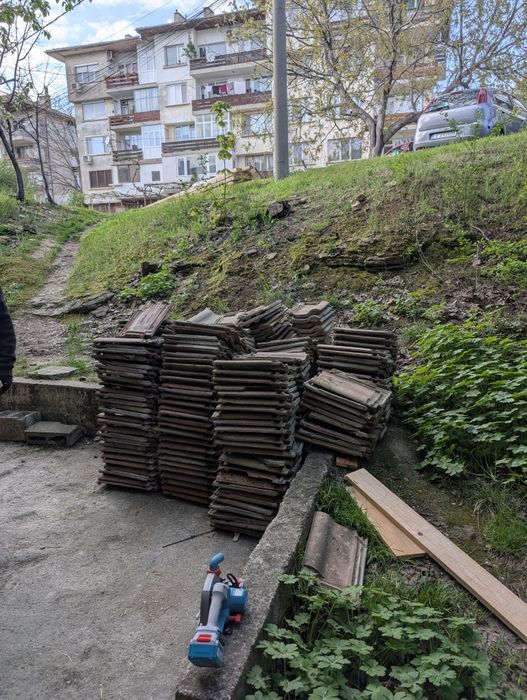ПОДАРЯВАМ около 2000 керемиди