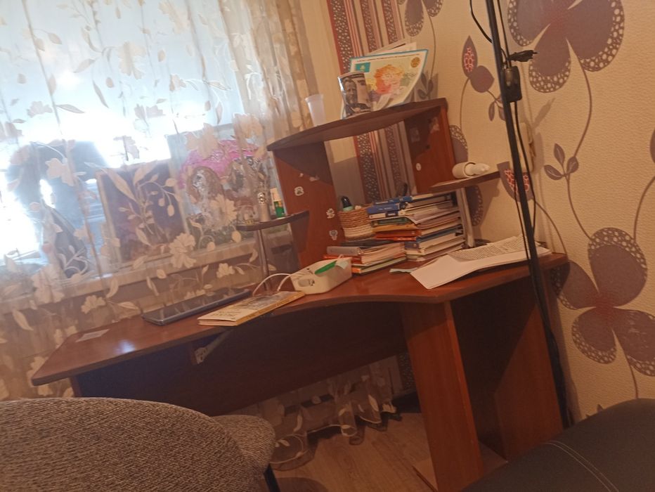 Диван стол компьютерный отдам бесплатно