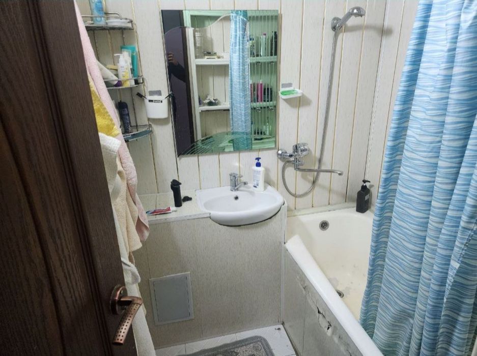 Продаётся 2х комнатная на Карасу 4