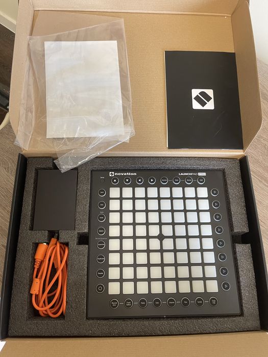 Портативный MIDI-контроллер Novation Launchpad Pro