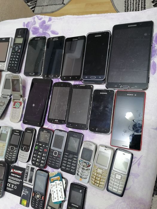 Telefoane bune si defecte