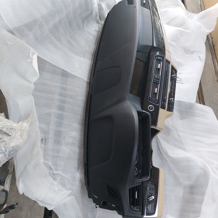 Передняя панель (торпеда) на BMW F10.