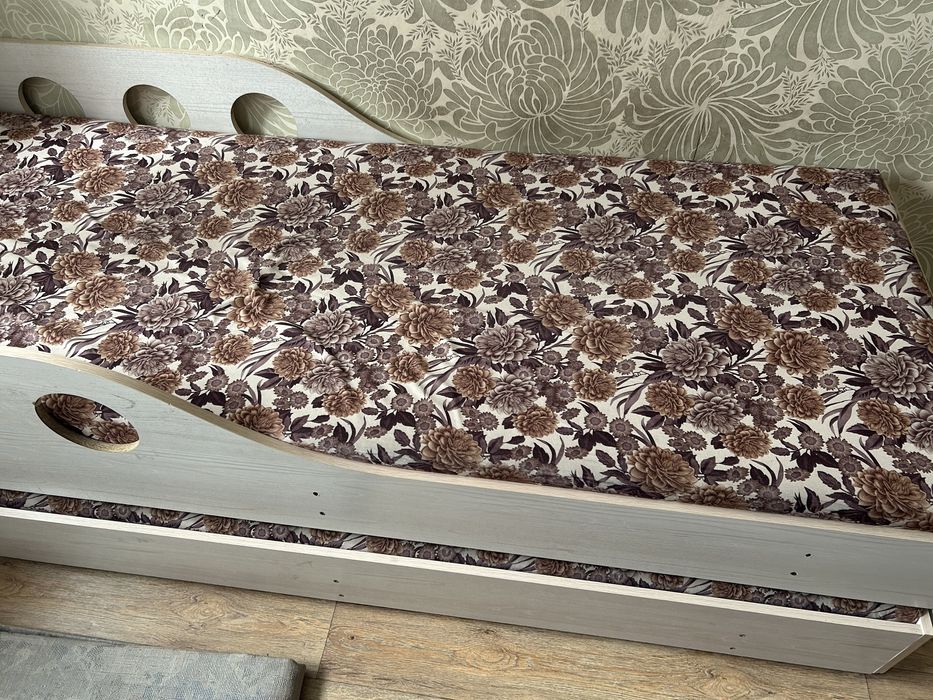 Продаю детскую кровать в хорошем состояниипродаю