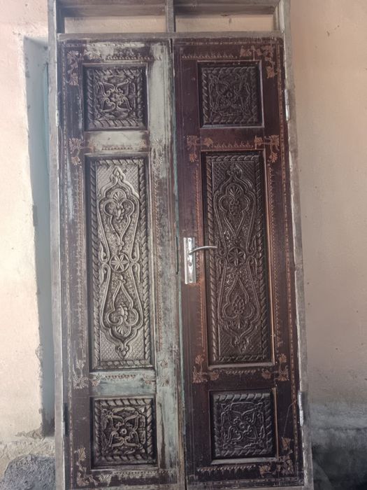 Eshiklar sotiladi
