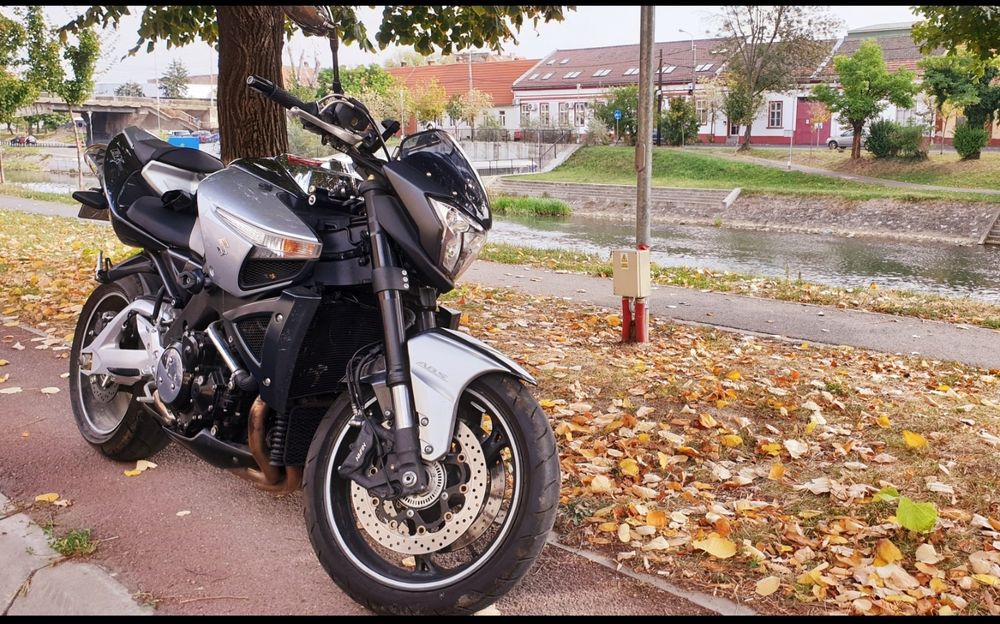 Motocicleta Suzuki BKing ABS