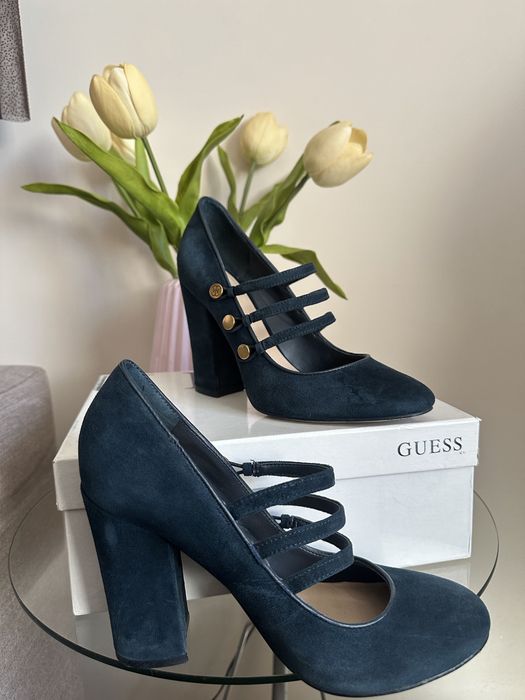 Дамски обувки Guess от естествен велур