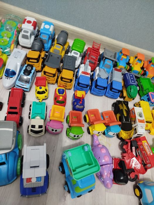 Продам игрушки машинки игрушки для мальчика