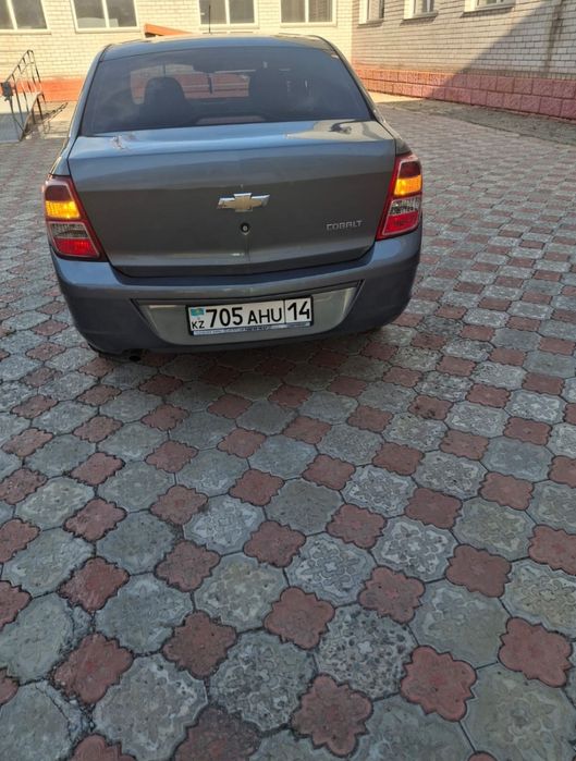 Шевроле кобальт.