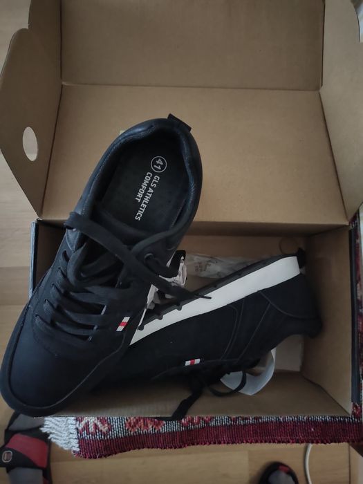 Продам кроссовки, р.41