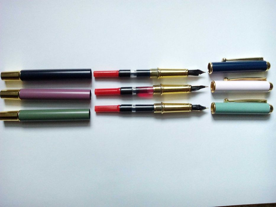 Комплект 3 броя цветни писалки + 1 черна