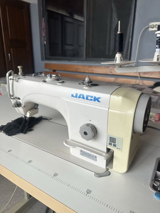 Masina de cusut liniara Jack