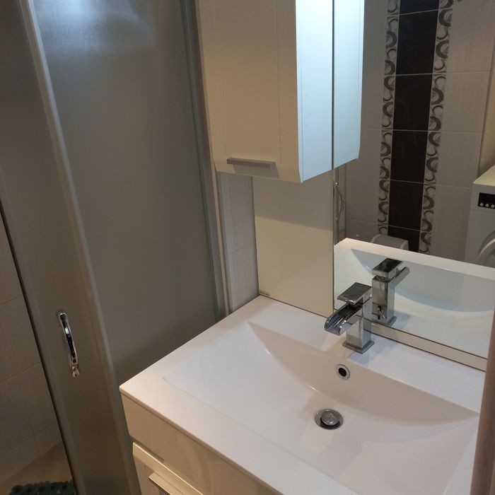 Дава се под наем Двустаен апартамент в Бургас, Център - 76 кв.м за 561 € - Снимка #7