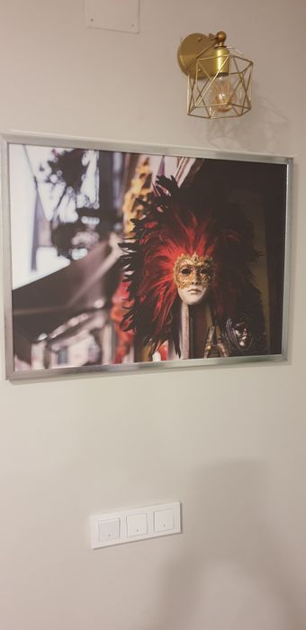 Две картины в рамках тема Венеция