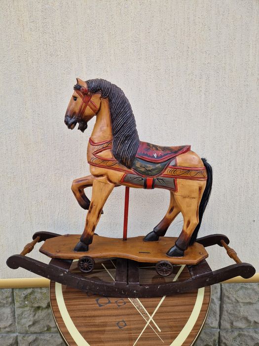 Уникална огромна антикварна дървена играчка люлка