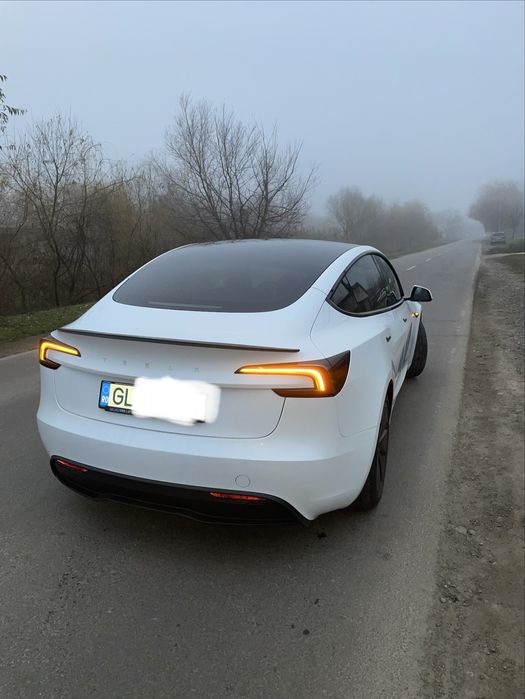 Autoturism Tesla model 3