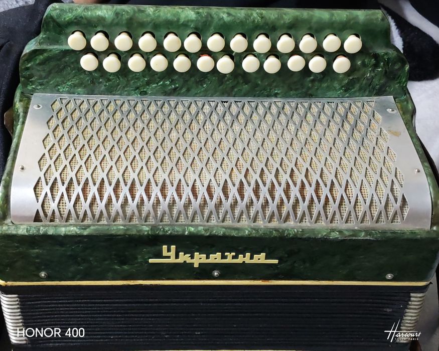 Продам гармонь"Украина"