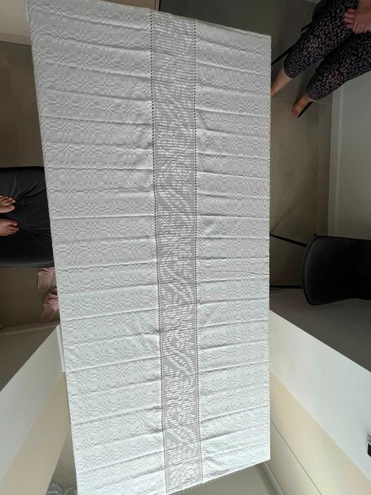 Față de masă 100% bumbac cu dantelă lucrată manual, 2,5 m, nouă