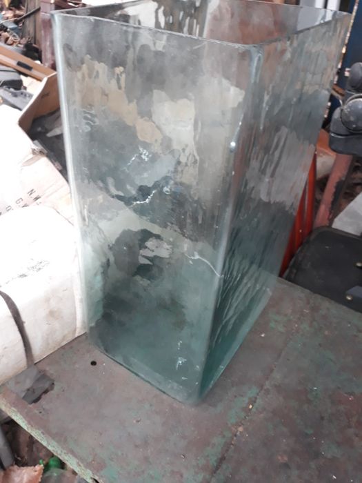 Продавам отлят аквариум