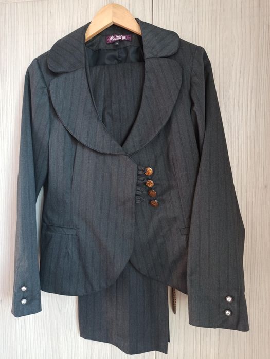 Дамски костюм с панталон