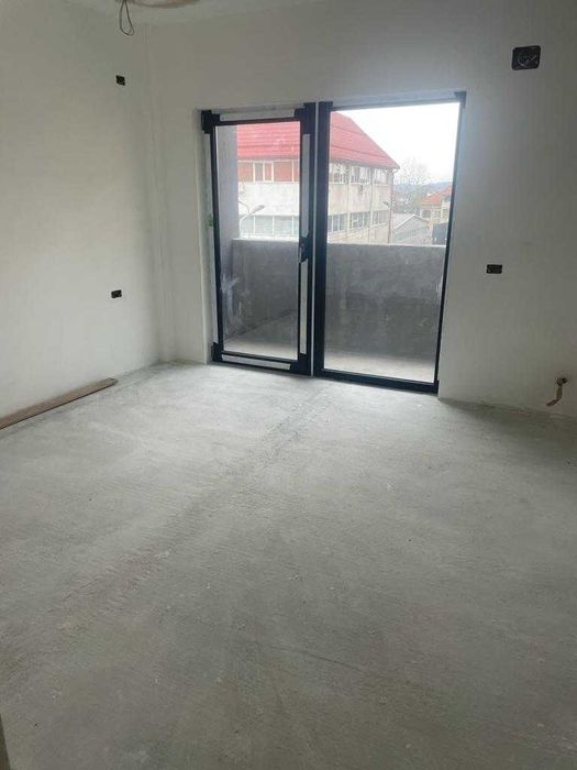 Cladire cu apartamente+spatiu comercial zona Shopping City Tg-Jiu