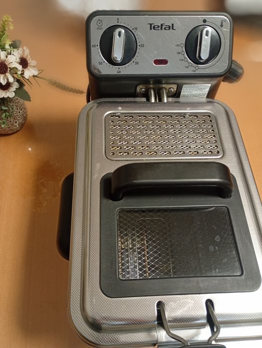 Friteuza Tefal .