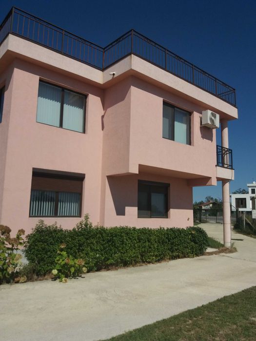 Дава се под наем Къща в Варна, Галата - 140 кв.м за 847.62 € - Снимка #1