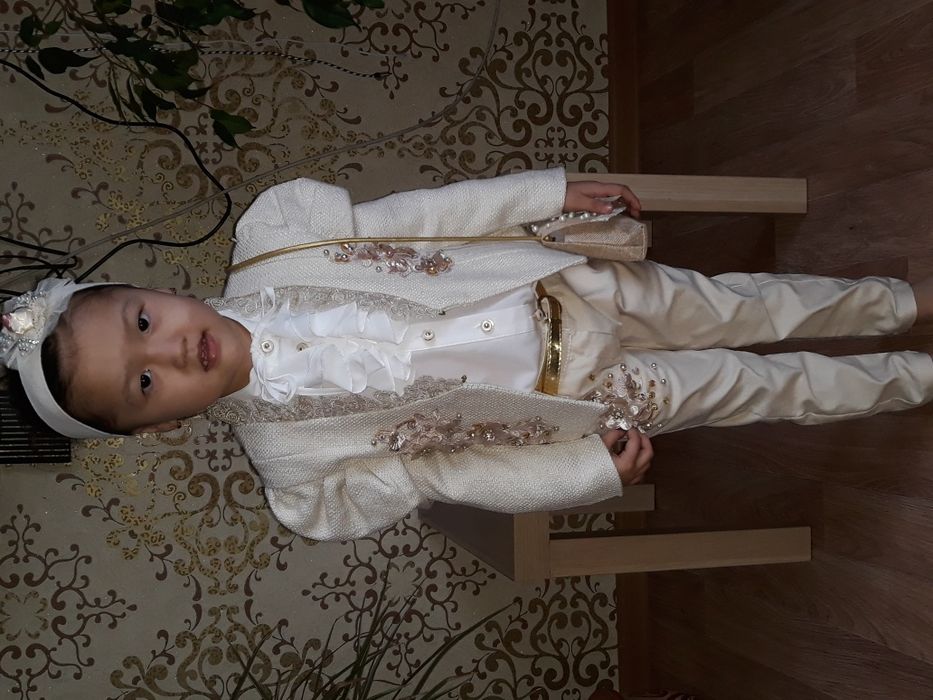 Шикарный костюм для девочки