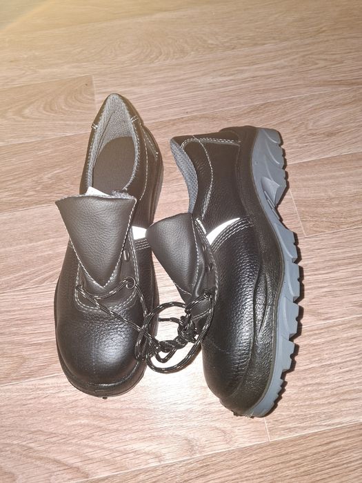 Продам рабочую обувь