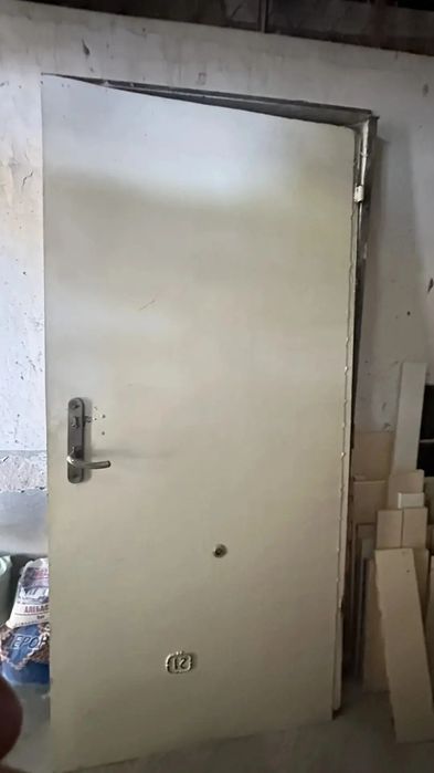 Темир эшик домдан чикан