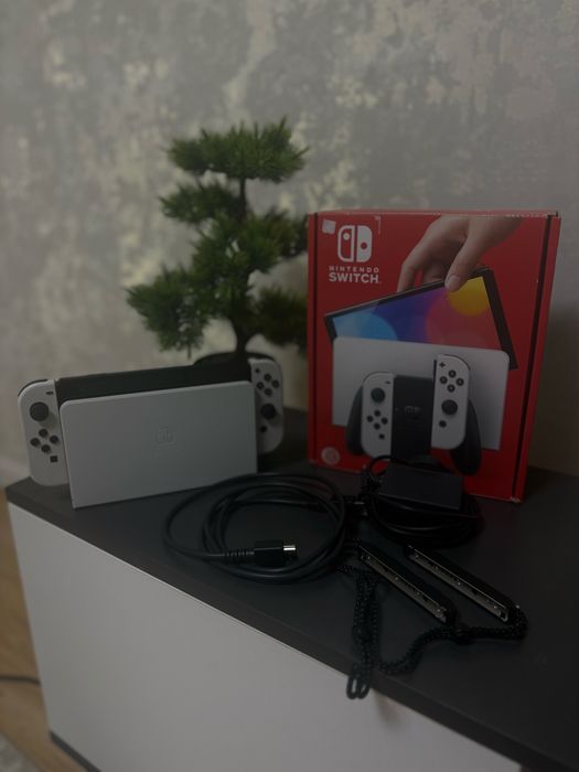 Нинтендо олед + Hogwarts Legacy. Идеал. Приставка. Игра. Nintendo oled