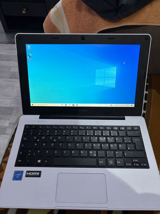 Продавам мини лаптоп MEDION