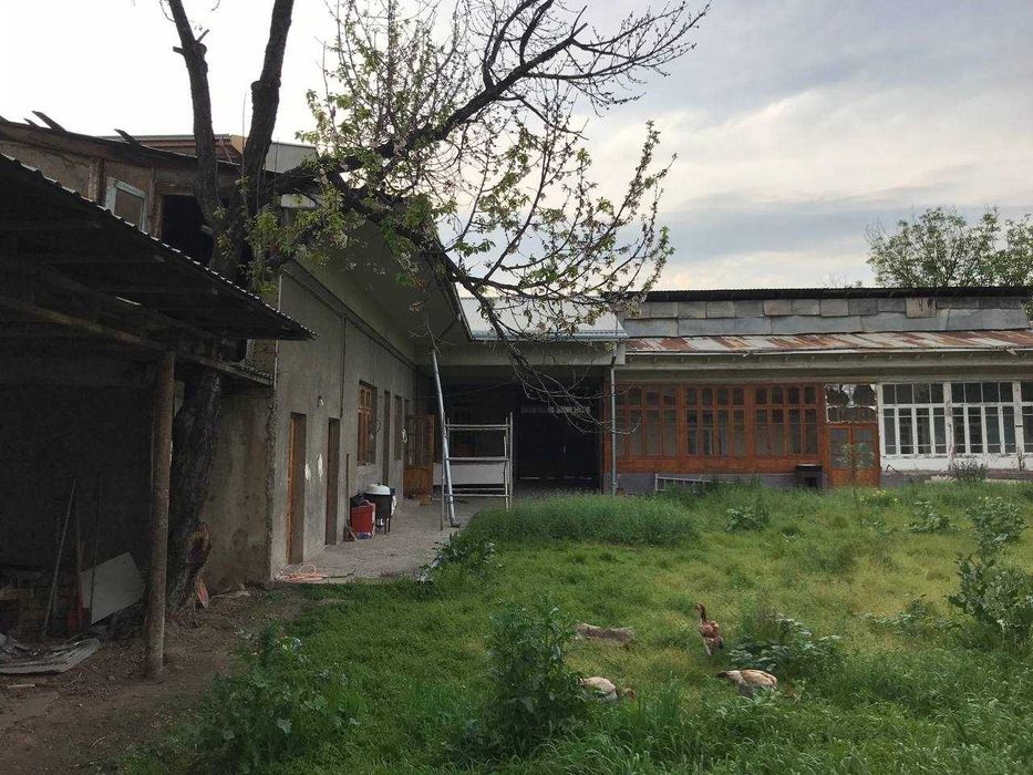 Uchtepa Jurjoni mahallasida 9 sotix uy sotiladi.