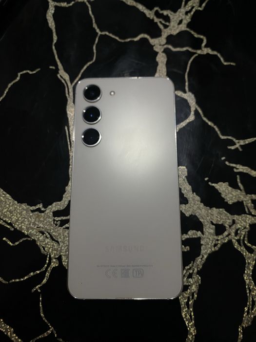 Самсунг s23 в отличном состаяние