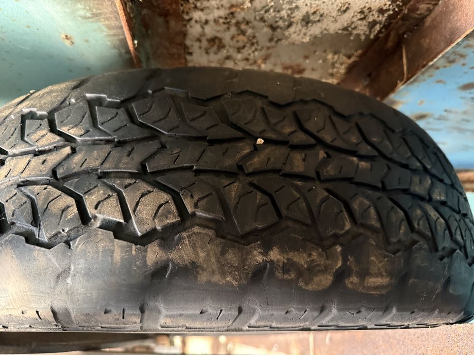 Продам 2 шины (летние)