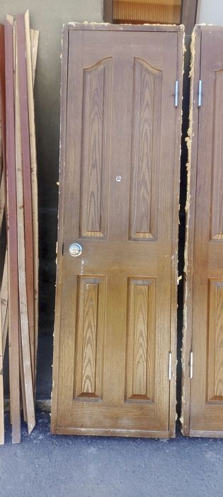 Срочно Предаётся  двери 100000 сум