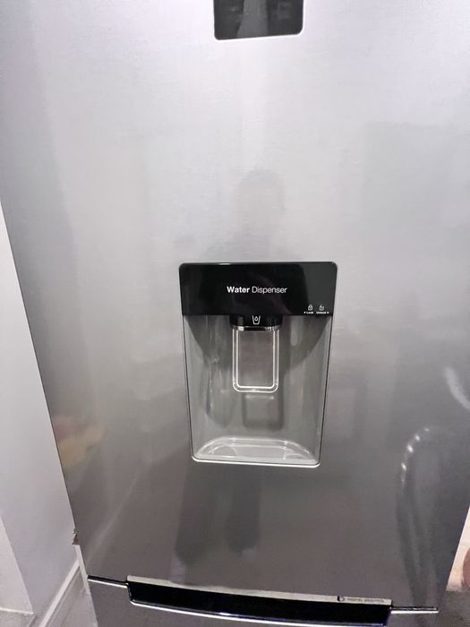 Frigider Samsung digital cu dispenser  de apa