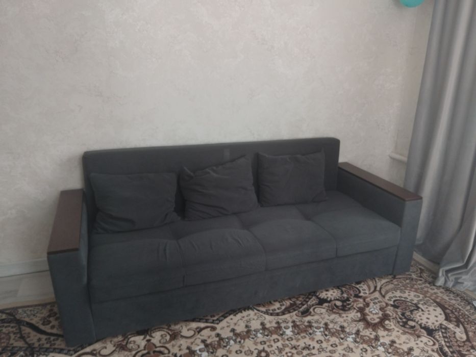 Диван.     продам