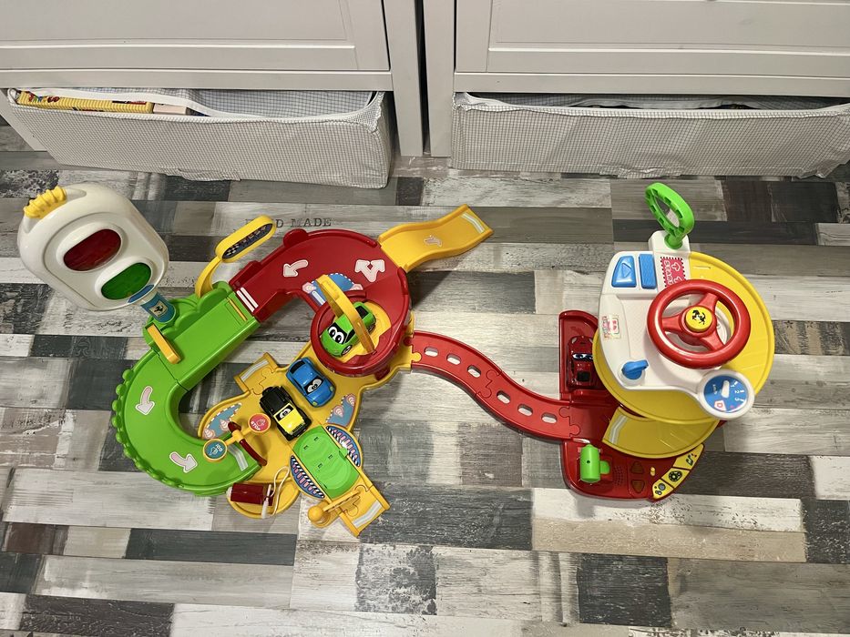 Bburago Junior- Детска писта за игра Ferrari + кола с дистанционно от серията