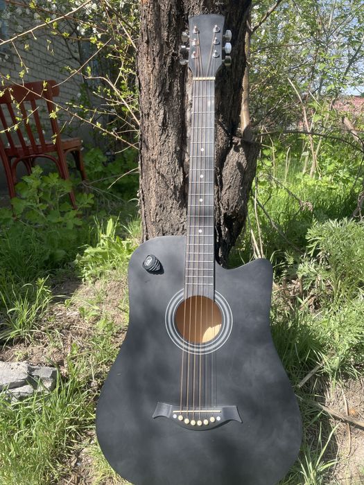 Гитара в хорошем состоянии