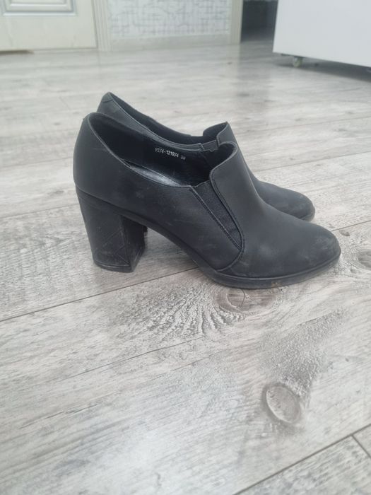 Отдам женскую обувь