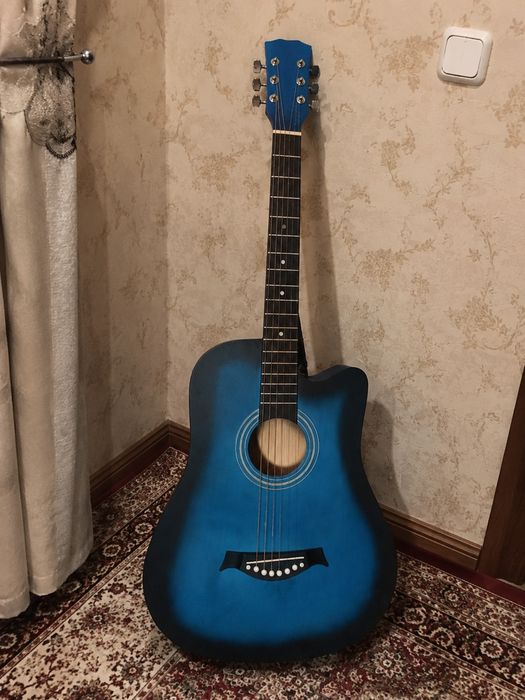 Akustik gitara holati yaxshi