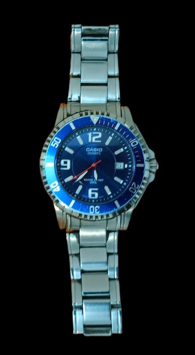 Ceas CASIO original în stare foarte bună 
Material pentru sticlă de ceas: Sticlă din cristal mineral
Carcasă: Oțel inoxidabil
Bandă: Oțel inoxidabil