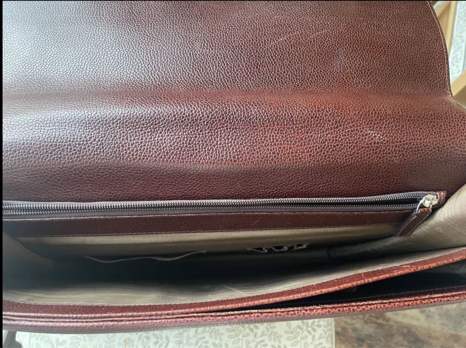 Кафява мъжка чанта/ куфарче