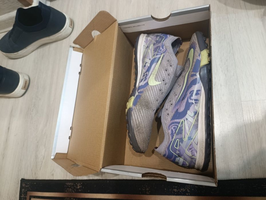 Продаю Сороконожки nike