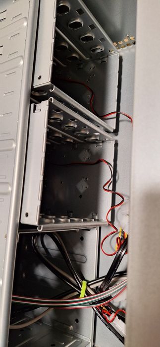 Rack 9u 600mm echipat complet