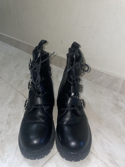 Ватирани ботуши.Един път слагани. Номер 36.