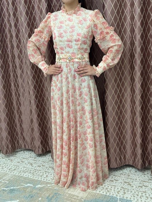 Продам два Платье