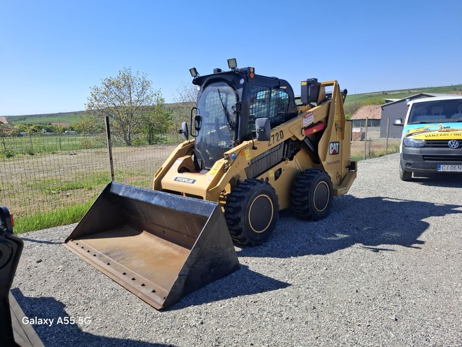 Mini încărcător frontal CAT 272 D