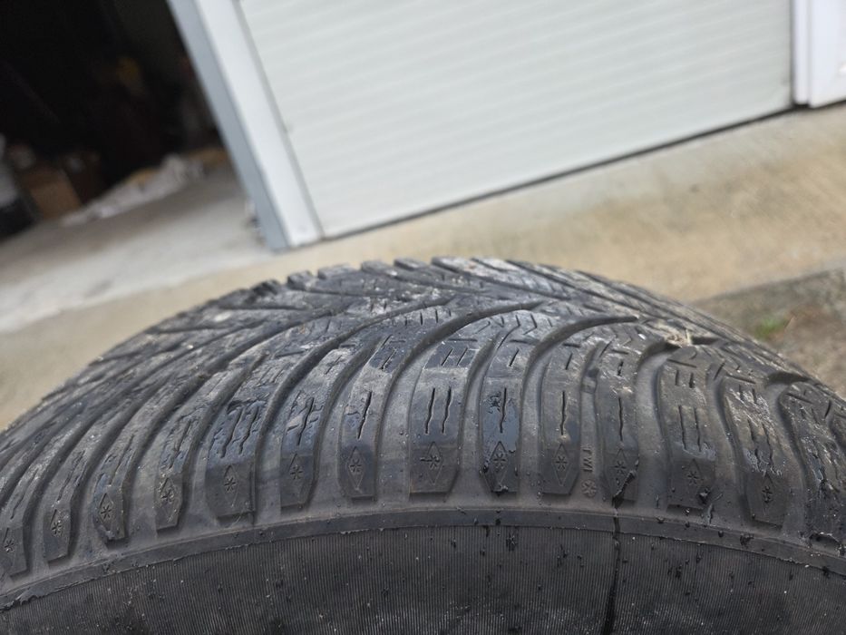Jante echipate cu cauciucuri de iarna. 205.65.15